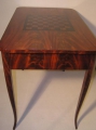 Foto 3: Biedermeier Spieltisch, in Mahagoni furniert, mit Schach-Spielfeld