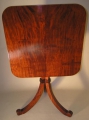 Foto 1: Beistellmöbel / Beistelltisch, Biedermeier, um 1830, in Mahagoni furniert, klappbare Platte