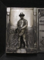 Foto 2: Versilbertes Zinn-Relief: Bauer bei Aussaat und Ernte, um 1900
