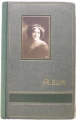 Foto 1: Jugendstil Fotoalbum, um 1910, mit Postkarten und Fotos