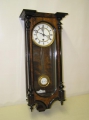 Foto 1: Spätbiedermeier Regulator, um 1860, Werk Gustav Becker, Freiburg, Gehäuse Nußbaum