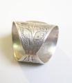 Foto 4: Silberner Ring, um 1900, mit grünem Stein, Tula Arbeit