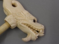 Foto 3: Korkenzieher, Ende 18. Jahrhundert, Elfenbein, deutsch?, Drachen-Schnitzarbeit