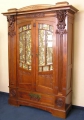 Foto 1: Bücherschrank, Jugendstil, um 1910, in Nußbaum, Fabrikanten-Möbel, museale Qualität, vergleichbarer Möbel-Entwurf von Trunck & Co. - Möbelfabrik in Berlin