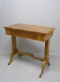 Biedermeier Beistell-Tisch, in Kirschbaum