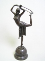 Demeter / Dimitri Haralamb Chiparus (1886-1947): Tänzerin mit Reif (Zoula de Boncza), signierte Art Deco Bronze, Entwurf ca. 1928