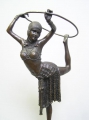 Foto 2: Demeter / Dimitri Haralamb Chiparus (1886-1947): Tänzerin mit Reif (Zoula de Boncza), signierte Art Deco Bronze, Entwurf ca. 1928