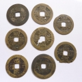 Foto 1: 8 x China Lochmünzen / Käsch-Münzen, Qing-Dynastie, Ende 18. Jahrhundert, Kupfer