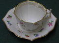 Foto 2: Biedermeier Porzellan Tasse, KPM Berlin, um 1820, mit Streu-Blumen