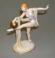 Foto 1: Art Deco Porzellan-Figur: Ausdrucks-Tänzerin mit Gold-Kugel, gemarkt Karl Ens, Volkstedt (Thüringen), 30er Jahre