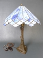 Foto 1: Figürliche Jugendstil Tischlampe, Messing brüniert, Tiffany-Schirm