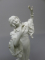 Foto 3: nach Agathon Léonard (1841-1923): Jugendstil Bisquitporzellan Figur - Tänzerin, nach Tafelaufsatz Jeu de l´écharpe (Schärpenspiel), Manufaktur Sèvres für Pariser Weltausstellung 1900, wohl Gebrüder Heubach (Lichte / Thüringen)