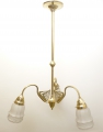 Foto 1: Patriz Huber (1878-1902): strenge dreiarmige Jugendstil Deckenlampe, Entwurf um 1903, Ausführung K.M. Seifert & Co., Dresden-Löbtau, Messing-Gestell