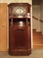 Foto 1: Jugendstil Vitrinenschrank, um 1910, in Eiche massiv
