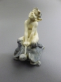 Christian Thomsen (1860-1921): Porzellanplastik - Faun auf Schildkröte, Entwurf um 1907, Ausführung von Königliche Porcelainsfabrik Kopenhagen