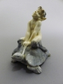 Foto 2: Christian Thomsen (1860-1921): Porzellanplastik - Faun auf Schildkröte, Entwurf um 1907, Ausführung von Königliche Porcelainsfabrik Kopenhagen