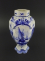 Fayence Vase, 19. Jahrhundert, wohl Niederlande - Delft, Blaumalerei, Monogramm