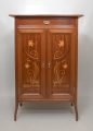 Foto 1: Jugendstil Vertiko / Beistellschrank, in Nussbaum, um 1910, florale Ausformung