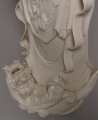 Foto 8: Große Porzellan-Plastik, Guanyin, China, Mitte 19. Jahrhundert, Dehua / Blanc de Chine