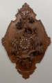 Sehr große jagdliche Wanduhr, 19. Jahrhundert, Nussbaum geschnitzt