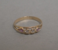 Foto 2: Ring, 20. Jahrhundert, 333er Gold, mit Amethysten und klarem Kristallbesatz