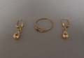 Foto 1: Jugendstil Schmuckset: Ohrhänger und Ring, 333er Gold, Rubine und geschliffener Kritallbesatz