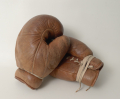 Foto 1: Boxerhandschuhe, mit Jahreszahl 1936 gestempelt, echt Leder