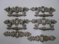 4 x Schubladen-Beschläge / 2 x Schlüsselschilder, Gründerzeit, um 1880