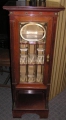 Pfeilerschrank, Jugendstil, um 1910, in Mahagoni