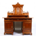 Gründerzeit Aufsatz-Schreibtisch, Nußbaum furniert, Stil Neogotik