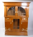 Firma Friedrich Schramm - Lübeck: Jugendstil Aufsatz-Buffet-Schrank, Eiche, zweiteilig