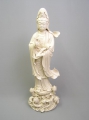 Foto 1: Große asiatische Porzellan Plastik: Barmherzigkeits-Göttin / Guanyin, 19. Jahrhundert, China, Dehua, Blanc-de-Chine
