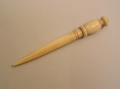 Foto 1: Biedermeier Bein Stopfnadel-Behältnis
