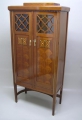 Bruno Paul (1874-1968) attr.: Salonmöbel / Schrank, Jugendstil, um 1910, in Mahagoni
