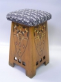 Foto 2: Jugendstil Hocker / Schemel, um 1910, in Nußbaum