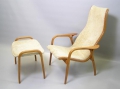 Foto 1: Yngve Ekström (1913-1988): Modell Lamino (1956), Hersteller Swedese / Schweden, Design Fauteuil und Hocker
