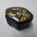 Foto 2: Schwarze Lack Schatulle / Pillendose, um 1900, Japan