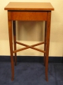 Beistellmöbel / Beistelltisch, Biedermeier, um 1820, in Kirschbaum
