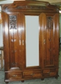 Kleiderschrank, Jugendstil, um 1910, in Nußbaum