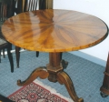 Foto 1: Tisch / Sofatisch, Biedermeier, um 1820, in Nußbaum