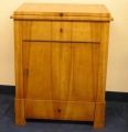 Beistellmöbel / Beistellschrank, Biedermeier, um 1820, in Kirschbaum