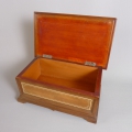 Foto 2: Jugendstil Holz-Schatulle, in Nußbaum
