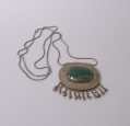 Foto 1: Silber Kette, mit Jade-Anhänger in großer Medaillon-Platte, um 1900