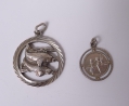 Foto 2: 5er Konvolut Silber Schmuck, um 1900, 4 x Kettenanhänger und 1 x Ohrhänger