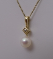 Foto 2: Halskette, mit Perlenanhänger und Diamant, 585er Gold, Ende 20. Jahrhundert