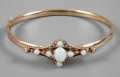 Armreif, um 1900, 585er Gelbgold, mit Opalbesatz