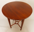Foto 2: Runder Jugendstil Beistelltisch, um 1910, in Mahagoni, früher strenger Entwurf