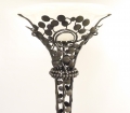 Foto 2: Edgar Brandt (1880-1960): Art Deco Standlampe, Frankreich, Entwurf um 1925, Schmiedeeisen-Gestell