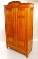 Foto 2: Zweitüriger Jugendstil Kleiderschrank, in Kirsche, um 1905/10