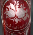 Foto 2: Biedermeier Glas Andenkenbecher, Böhmen, Rotbeize und Gravur nach Friedrich Egermann, Widmungsspruch
